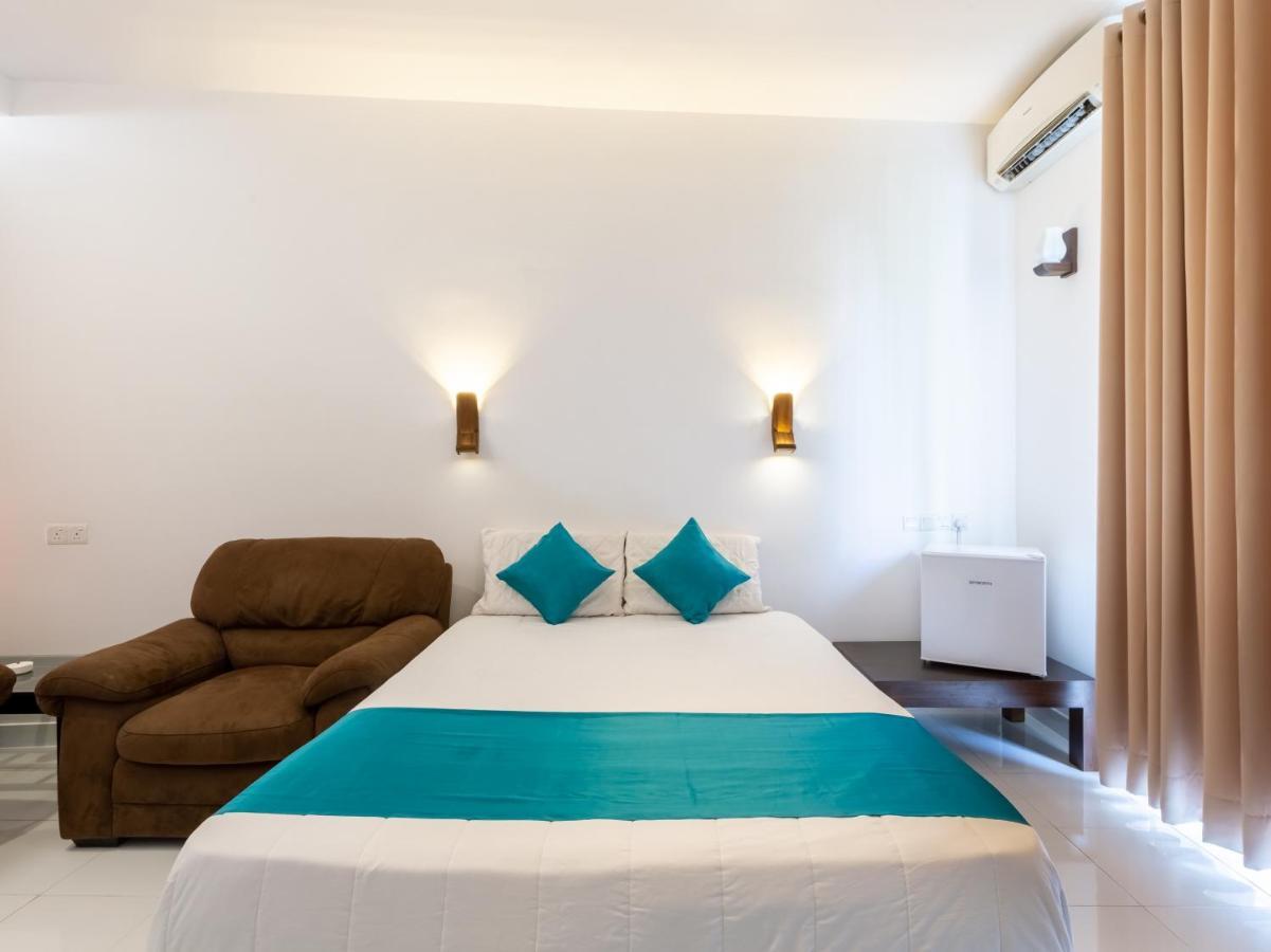 Royal Mount Hotel Dehiwala-Mount Lavinia Exteriör bild